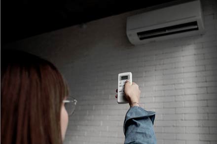 contrôle de la climatisation avec une télécommande