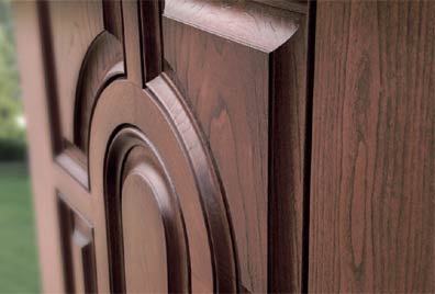 porte d'entrée marron en fibre de verre